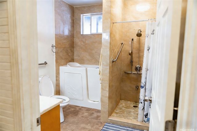 1208 N School Street, Honolulu, HI 96817