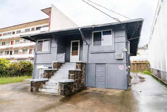 1208 N School Street, Honolulu, HI 96817