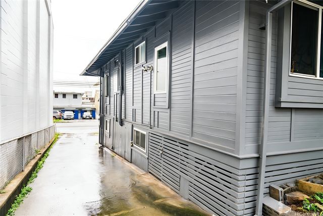 1208 N School Street, Honolulu, HI 96817