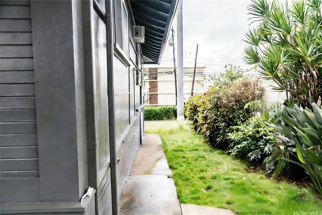 1208 N School Street, Honolulu, HI 96817