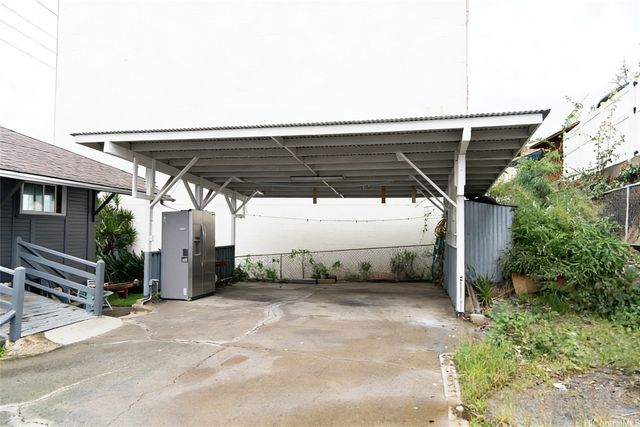 1208 N School Street, Honolulu, HI 96817