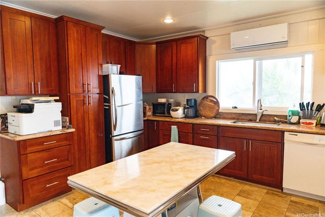 1208 N School Street, Honolulu, HI 96817