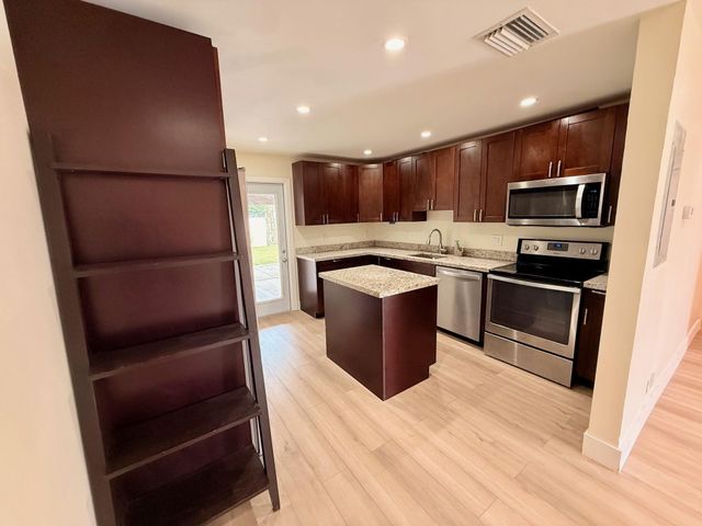 1941 NE 51st Court B, Fort Lauderdale, FL 33308