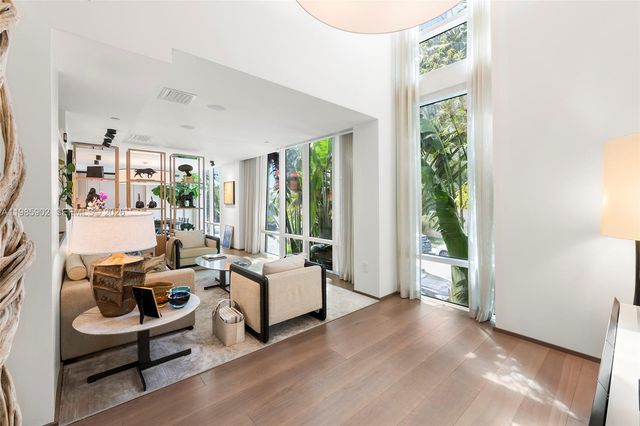 601 NE 27 Th104 TH104, Miami, FL 33137