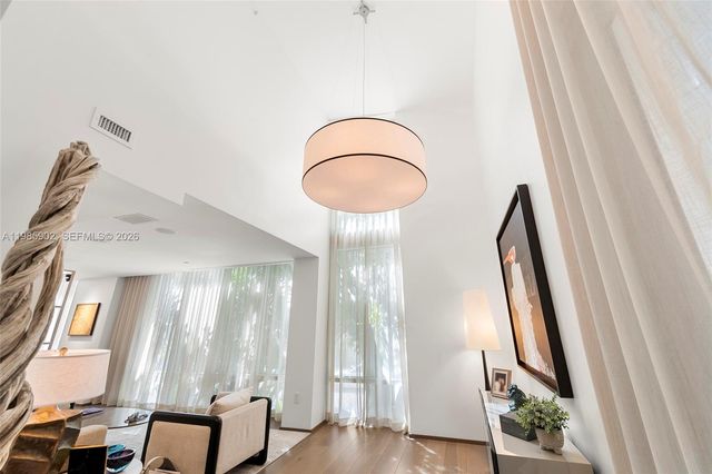 601 NE 27 Th104 TH104, Miami, FL 33137