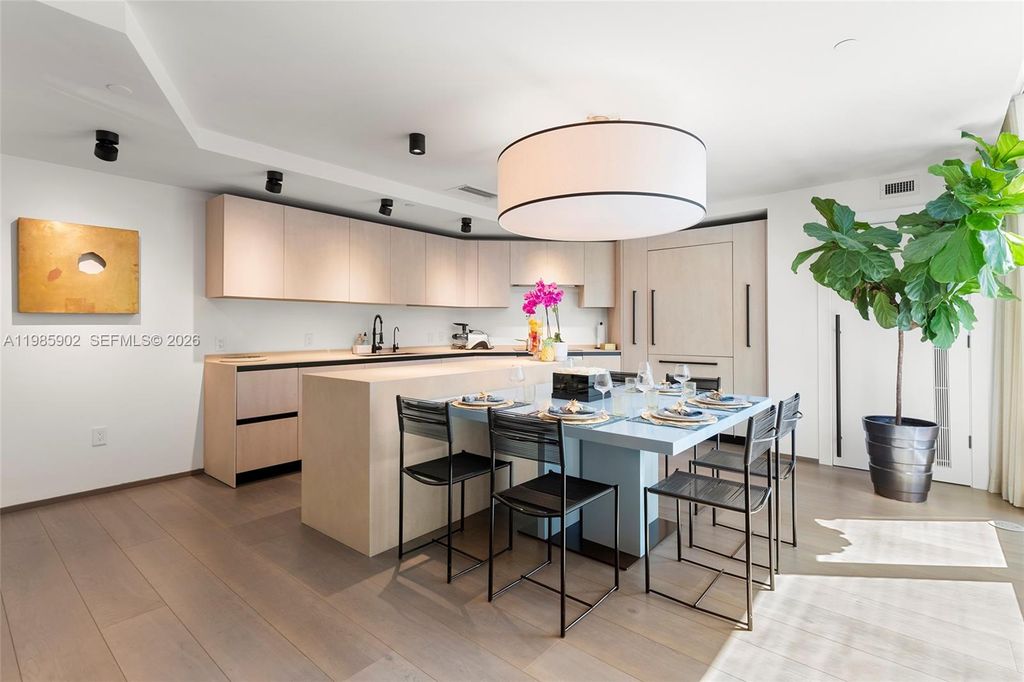 601 NE 27 Th104 TH104, Miami, FL 33137