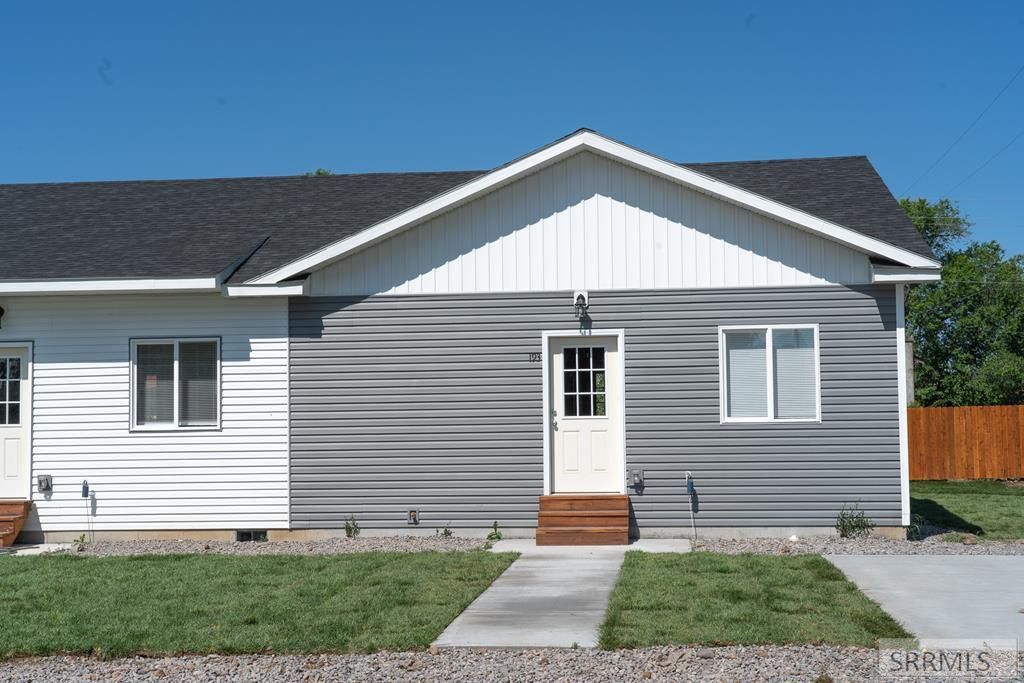 193 S 11th W, St Anthony, ID 83445