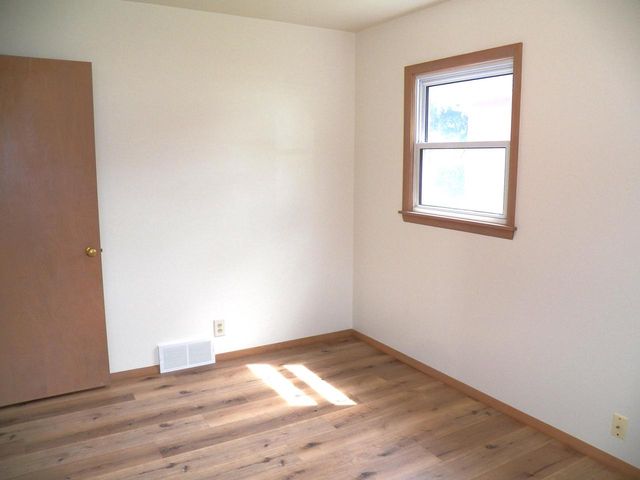 3609 Meadow LANE, Manitowoc, WI 54220
