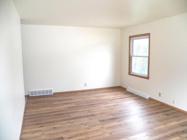 3609 Meadow LANE, Manitowoc, WI 54220