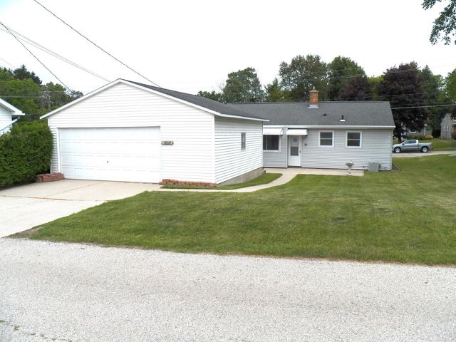3609 Meadow LANE, Manitowoc, WI 54220