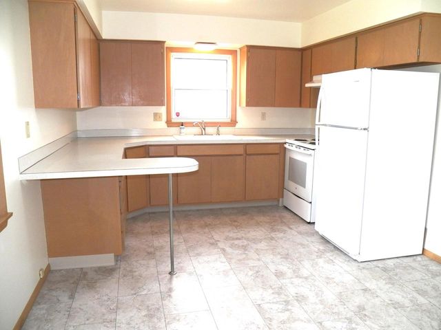 3609 Meadow LANE, Manitowoc, WI 54220