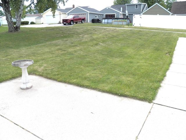 3609 Meadow LANE, Manitowoc, WI 54220