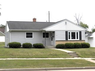 3609 Meadow LANE, Manitowoc, WI 54220