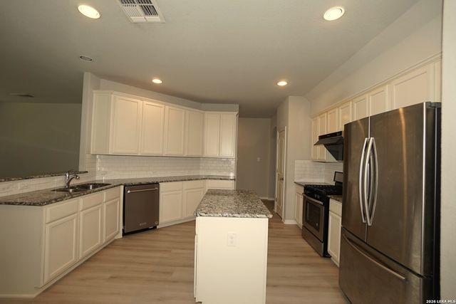 105 VAIL DR, Boerne, TX 78006