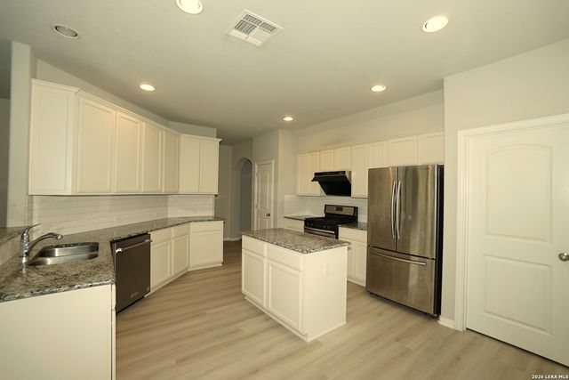 105 VAIL DR, Boerne, TX 78006