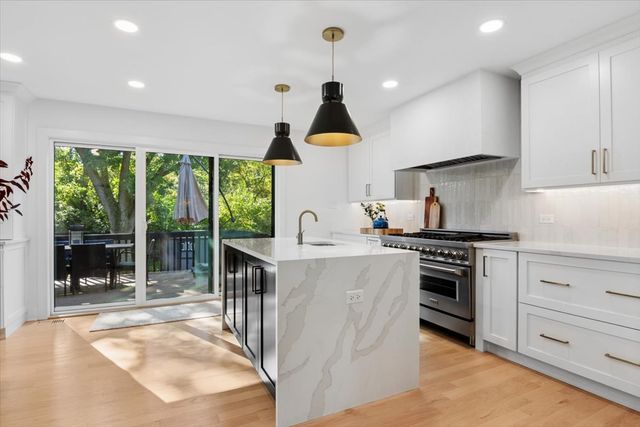 1112 Colgate Court, Naperville, IL 60565