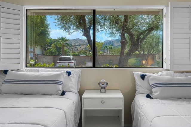2950 E Escoba I, Palm Springs, CA 92264