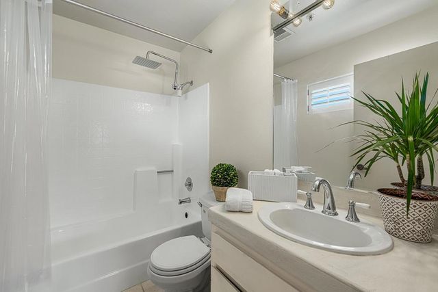 2950 E Escoba I, Palm Springs, CA 92264