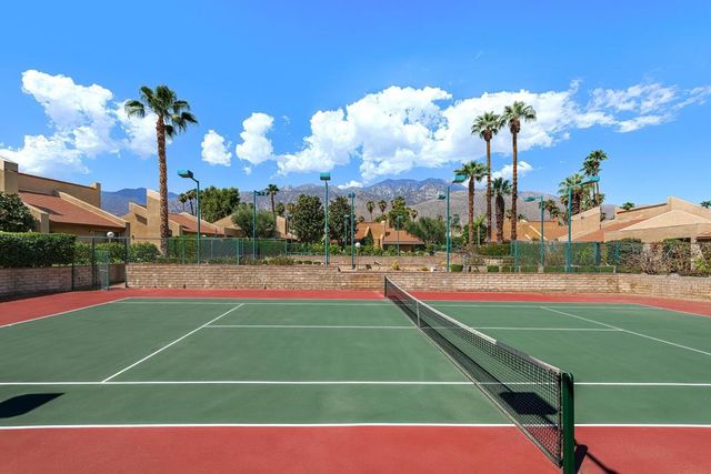 2950 E Escoba I, Palm Springs, CA 92264