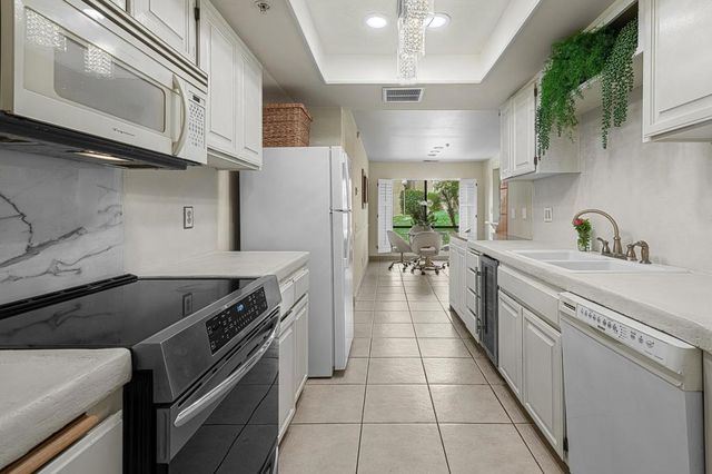 2950 E Escoba I, Palm Springs, CA 92264