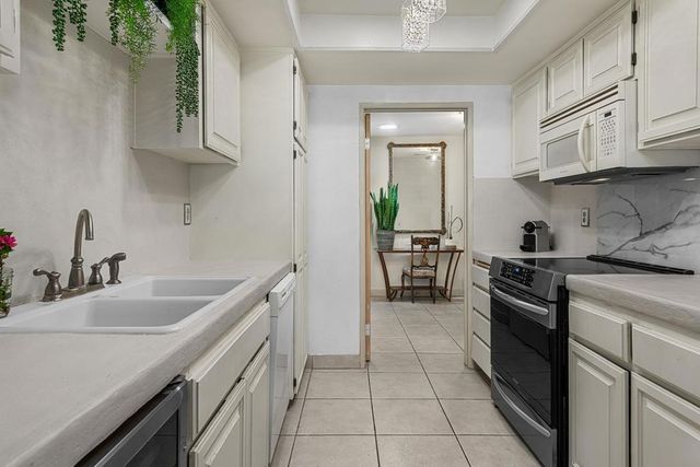 2950 E Escoba I, Palm Springs, CA 92264