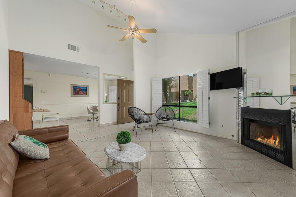 2950 E Escoba I, Palm Springs, CA 92264