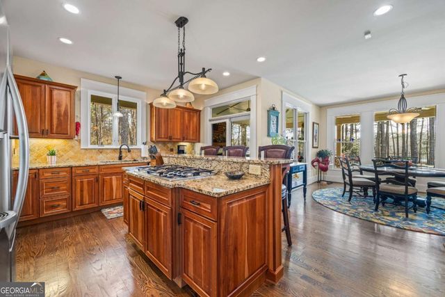 212 Northlake Drive, Hartwell, GA 30643