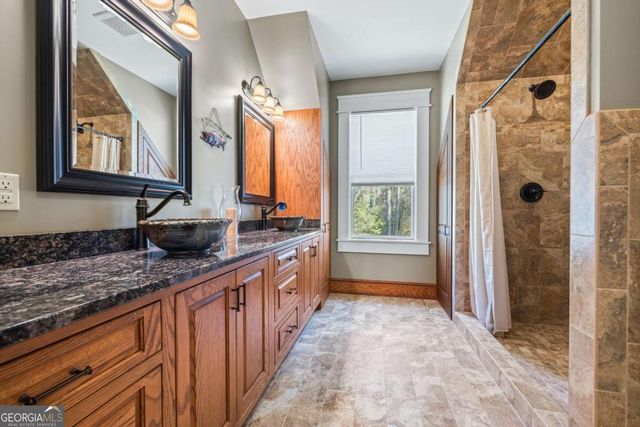 212 Northlake Drive, Hartwell, GA 30643