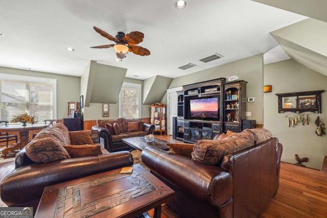 212 Northlake Drive, Hartwell, GA 30643