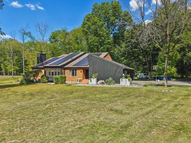 7 Elizabeth Court, Spring Valley, NY 10977