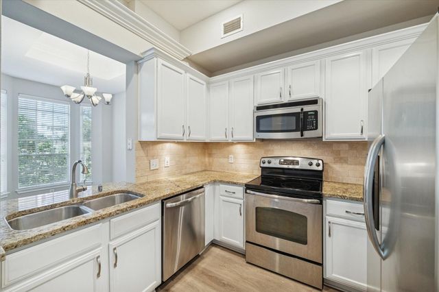 5353 Memorial Drive 4064, Houston, TX 77007