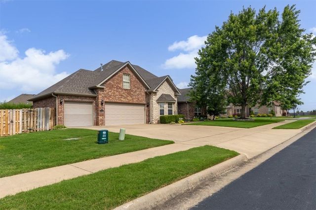 3900 SW Stonefield Street, Bentonville, AR 72713