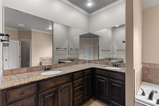 3900 SW Stonefield Street, Bentonville, AR 72713