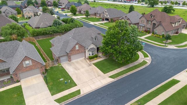 3900 SW Stonefield Street, Bentonville, AR 72713