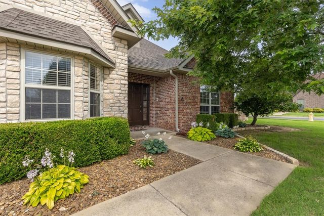 3900 SW Stonefield Street, Bentonville, AR 72713