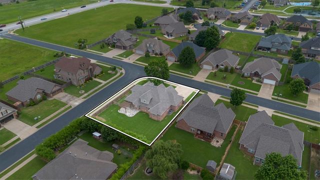 3900 SW Stonefield Street, Bentonville, AR 72713