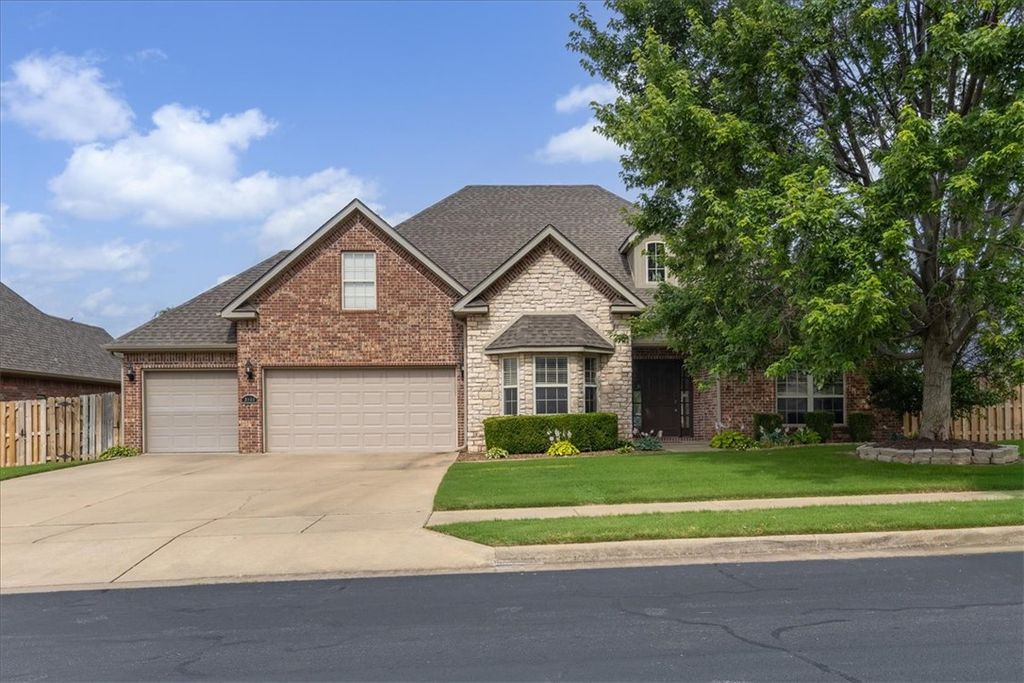 3900 SW Stonefield Street, Bentonville, AR 72713