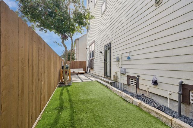 1604 W 24th Street, Houston, TX 77008