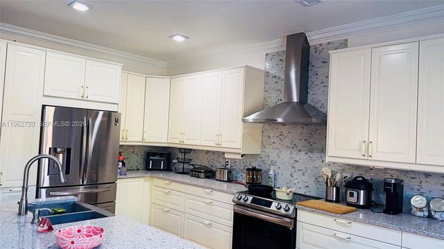 15413 SW 116th Ter, Miami, FL 33196