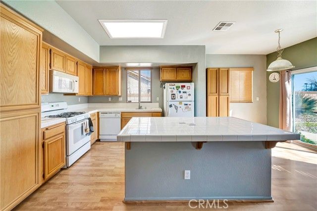 1732 W Holguin Street, Lancaster, CA 93534