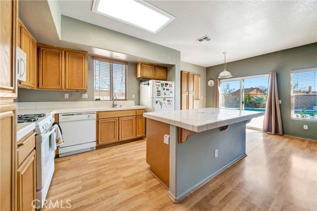 1732 W Holguin Street, Lancaster, CA 93534