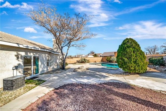 1732 W Holguin Street, Lancaster, CA 93534