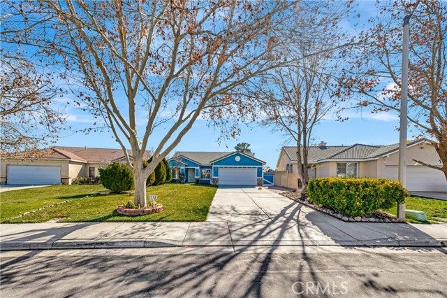 1732 W Holguin Street, Lancaster, CA 93534