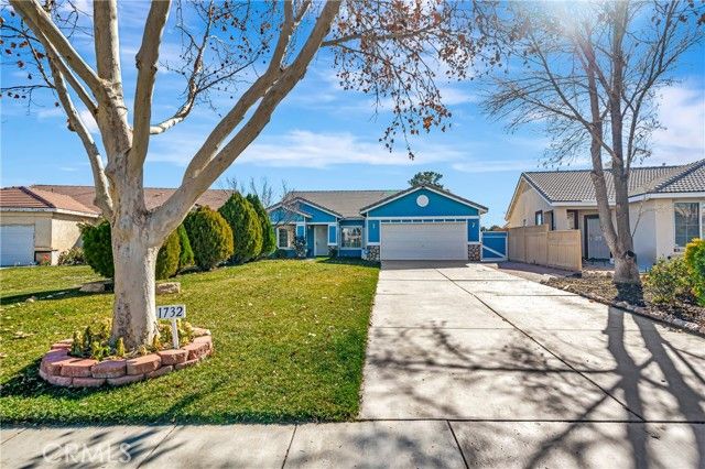 1732 W Holguin Street, Lancaster, CA 93534