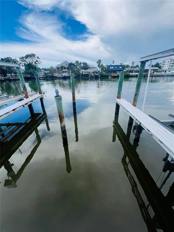 300 VENETIAN DRIVE 3, Clearwater, FL 33755