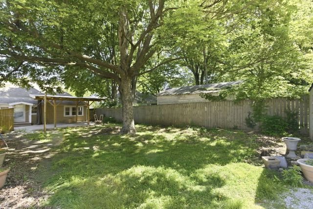 822 W Scott Street, Springfield, MO 65802