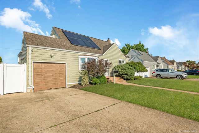 69 Louis Drive, Farmingdale, NY 11735