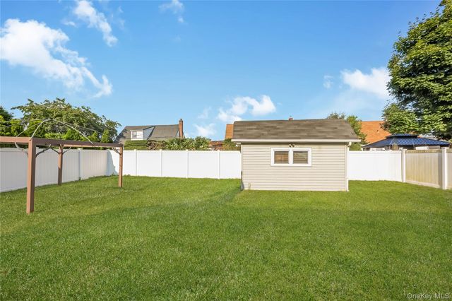69 Louis Drive, Farmingdale, NY 11735