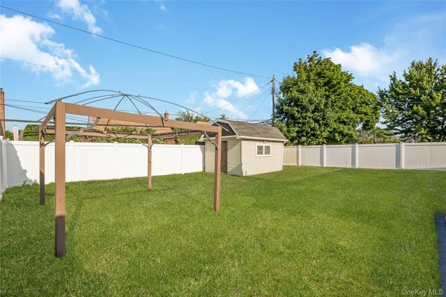 69 Louis Drive, Farmingdale, NY 11735