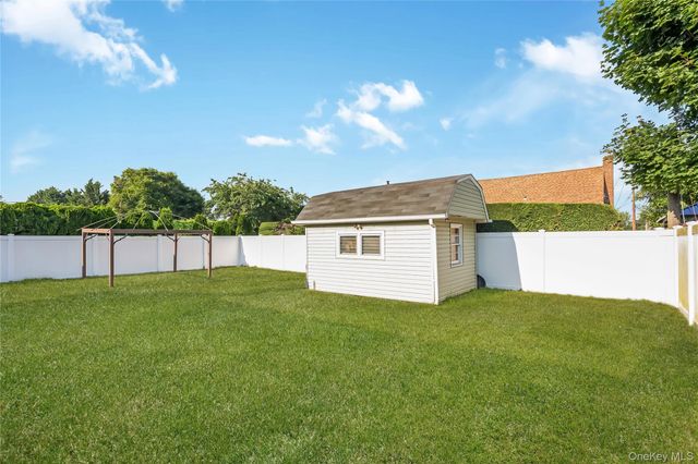 69 Louis Drive, Farmingdale, NY 11735